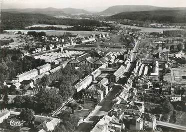 / CPSM FRANCE 54 "Baccarat, vue aérienne des usines de Cristalleries et rue des Cristalleries"