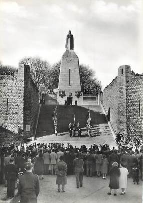 / CPSM FRANCE 55 "Le monument à la Victoire et à la gloire des Soldats de Verdun"
