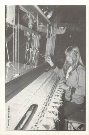 / CPM FRANCE 56 "Fête Artisanale de Caro 5 juillet 1981, nr 116, Murielle Golfier, tisserand à la chapelle Caro"