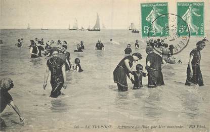 / CPA FRANCE 76 "Le tréport, à l'heure du bain" / BAIGNEUSES / JEUX DE PLAGE