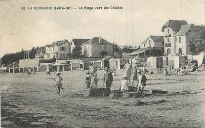 / CPA FRANCE 44 "La Bernerie, la plage vers les chalets"