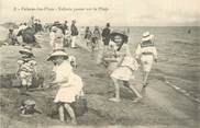 34 Herault / CPA FRANCE 34 "Palavas Les Flots, enfants jouant sur la plage" / JEUX DE PLAGE