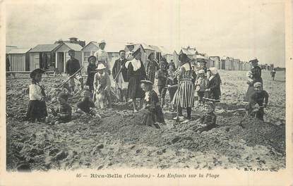 / CPA FRANCE 14 "Ouistreham, les enfants sur la plage" / JEUX DE PLAGE