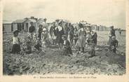 14 Calvado / CPA FRANCE 14 "Ouistreham, les enfants sur la plage" / JEUX DE PLAGE