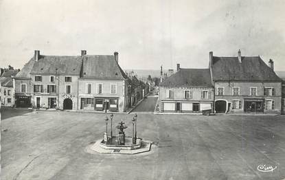 / CPSM FRANCE 18 "Henrichemont, place Henri IV, rue d'Anjou"