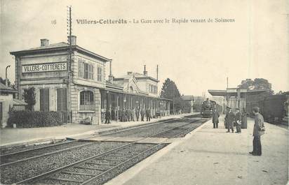 / CPA FRANCE 02 "Villers Cotterêts, la gare avec le rapide venant de Soissons"