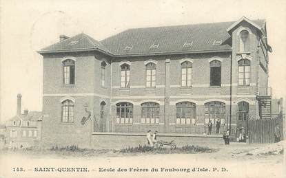/ CPA FRANCE 02 "Saint Quentin, école des Frères du Faubourg d'Isle"