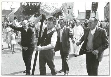 / CPSM FRANCE 56 "Guern, pardon de Quelven, retour de la procession"