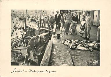 / CPSM FRANCE 56 "Lorient, déchargement du poisson"