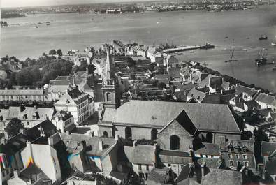 / CPSM FRANCE 56 "Port Louis, église et place Notre Dame"