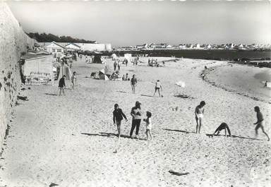 / CPSM FRANCE 56 "Port Louis,  la plage"