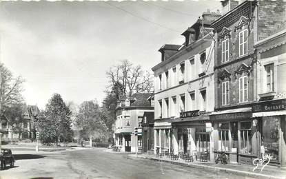 / CPSM FRANCE 27 "Bourgtheroulde, le carrefour"