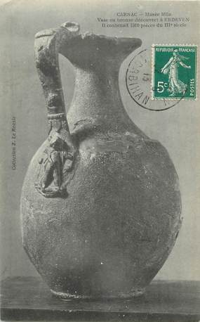 / CPA FRANCE 56 "Carnac, musée Miln, vase en bronze découvert à Erdeven' / ARCHEOLOGIE