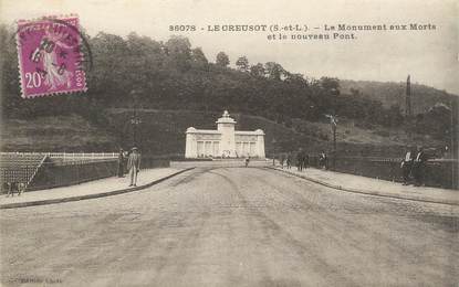 / CPA FRANCE 71 "Le Creusot, le monument aux morts"