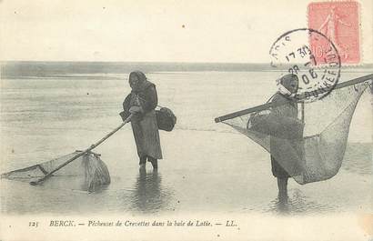 / CPA FRANCE 62 "Berck, pêcheuses de crevettes"