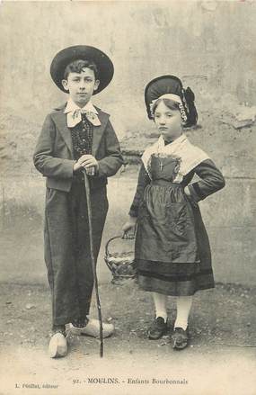 / CPA FRANCE 03 "Moulins, enfants Bourbonnais" / FOLKLORE