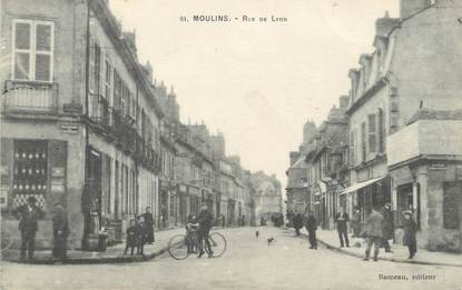 / CPA FRANCE 03 "Moulins, rue de Lyon "