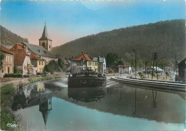 / CPSM FRANCE 57 "Lutzelbourg, l'église et le canal" /  PENICHE