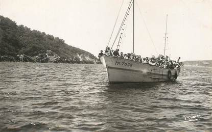 / CPSM FRANCE 83 "Port Cros, arrivée du bateau"