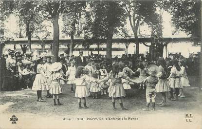 / CPA FRANCE 03  "Vichy, bal d'enfants, la ronde"