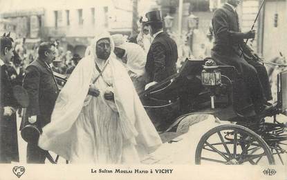 / CPA FRANCE 03  "Vichy, le sultan Moulai Hafid"