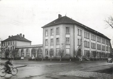 / CPSM FRANCE 57 "Metz Devant les Ponts, les écoles"