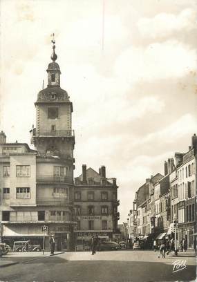 / CPSM FRANCE 57 "Thionville, la place du marché et le Beffroi "