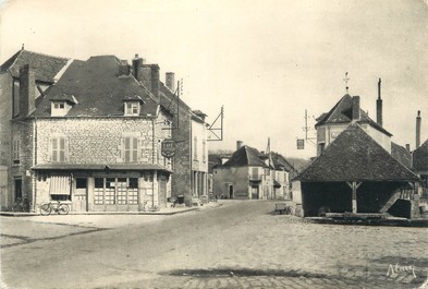 / CPSM FRANCE 58 "Dornecy, place des Fontaines"