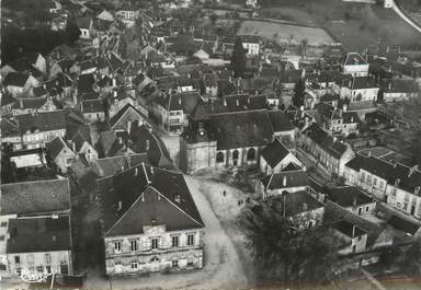 / CPSM FRANCE 58 "Saint Saulge, vue aérienne sur l'hôtel de ville et l'église"