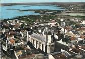 13 Bouch Du Rhone / CPSM FRANCE 13 "Les Saintes Maries de la Mer, l'église, monument historique"