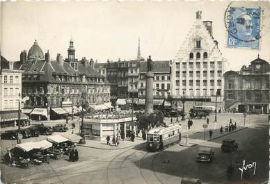 / CPSM FRANCE 59 "Lille, la grande place" / TRAMWAY