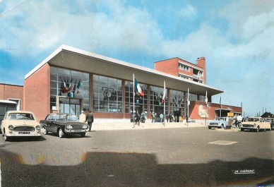 / CPSM FRANCE 59 "Dunkerque, la gare" / AUTOMOBILE