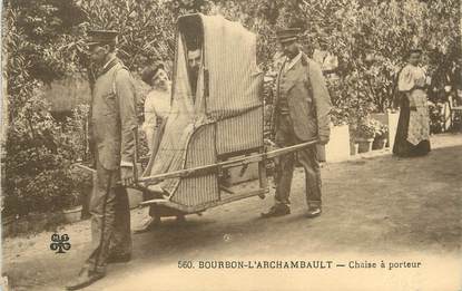 / CPA FRANCE 03 "Bourbon l'Archambault, chaise à  porteur "