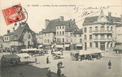 / CPA FRANCE 03 "Cusset, la place, vue des anciennes maisons"