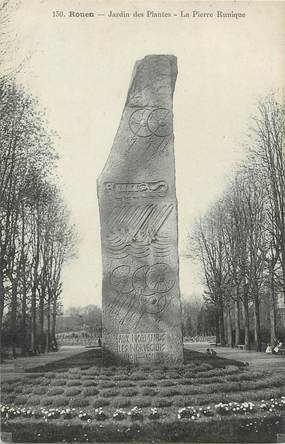 / CPA FRANCE 76 "Rouen, jardin des Plantes, la pierre Runique"