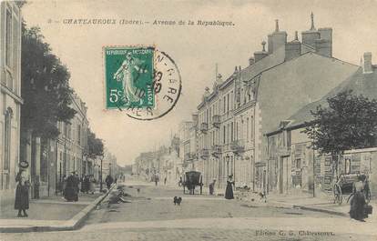 / CPA FRANCE 36 "Chateauroux, avenue de la république"