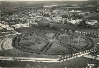 / CPSM FRANCE 61 "Sées, vue aérienne, l'aérium et le jardin"