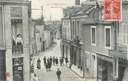 / CPA  FRANCE 03 "Lurcy Lévy, rue de Lévy "