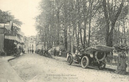 / CPA  FRANCE 03 "Néris Les Bains, station des voitures"