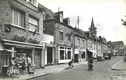 / CPSM FRANCE 35 "Combourg, rue Notre Dame" / COMMERCE