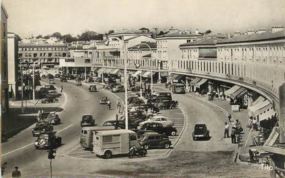 / CPSM FRANCE 17 "Royan, rue de la République" / AUTOMOBILE