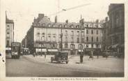 35 Ille Et Vilaine / CPA FRANCE 35 "Rennes, un coin de la place de la mairie et rue d'Estrées"