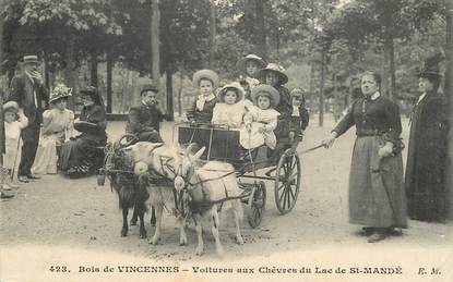 CPA FRANCE 94 "Bois de Vincennes, voitures aux chèvres du lac de Saint Mandé"