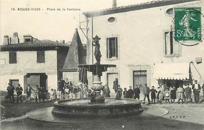 CPA FRANCE 30  "Aigues Vives, Place de la Fontaine"