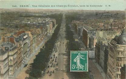 Paris, VIII ème,  vue générale des Champs Elysées, vers la Concorde