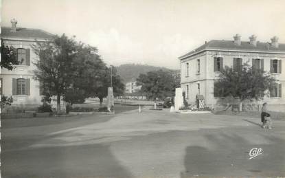 / CPSM FRANCE 83 "Draguignan, l'entrée des casernes"