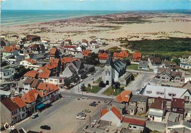 / CPSM FRANCE 62 "Merlimont plage, vue aérienne, l'église"