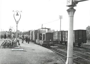 / CPSM FRANCE 62 "Montreuil sur Mer" / GARE