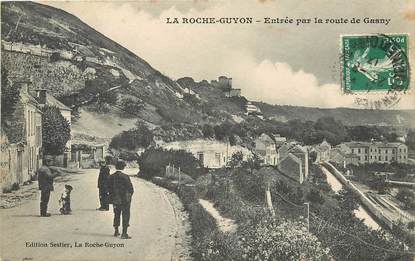 CPA FRANCE 95 "La Roche Guyon, Entrée par la Route de Gasny"