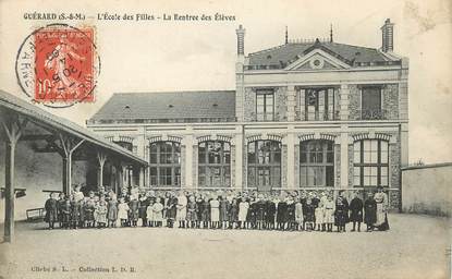 CPA FRANCE 77 "Guérard, Ecole de filles, la rentrée des élèves"